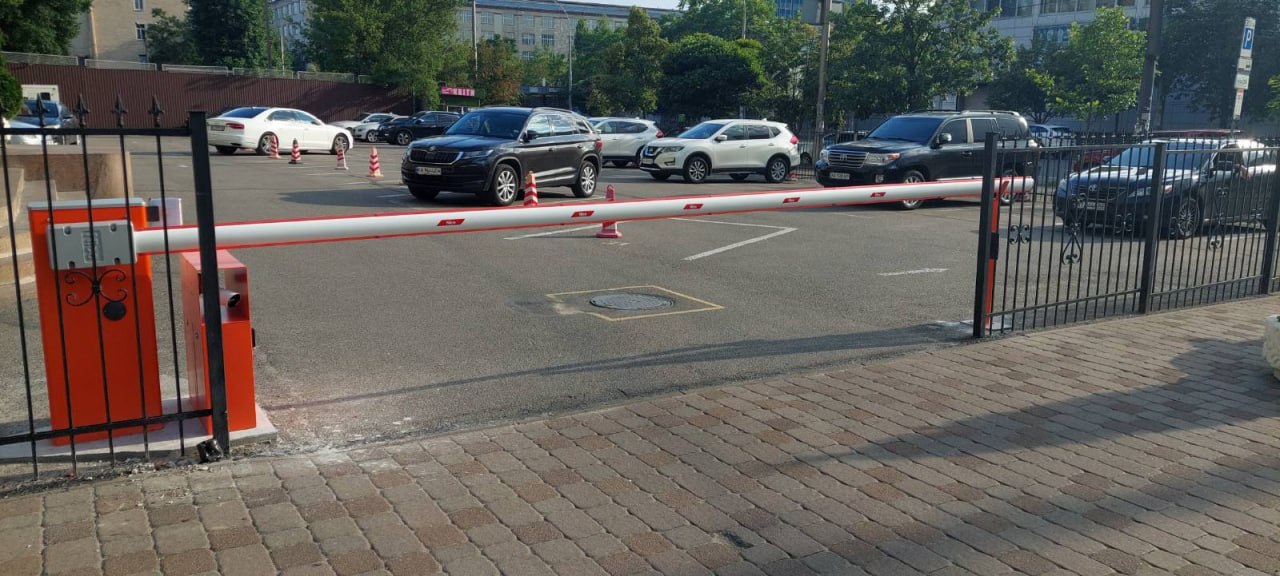 Автомобільні дороги України . Київ